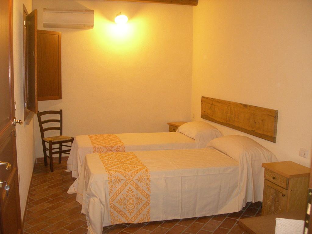 Agriturismo Battaglia Villamassargia Ruang foto