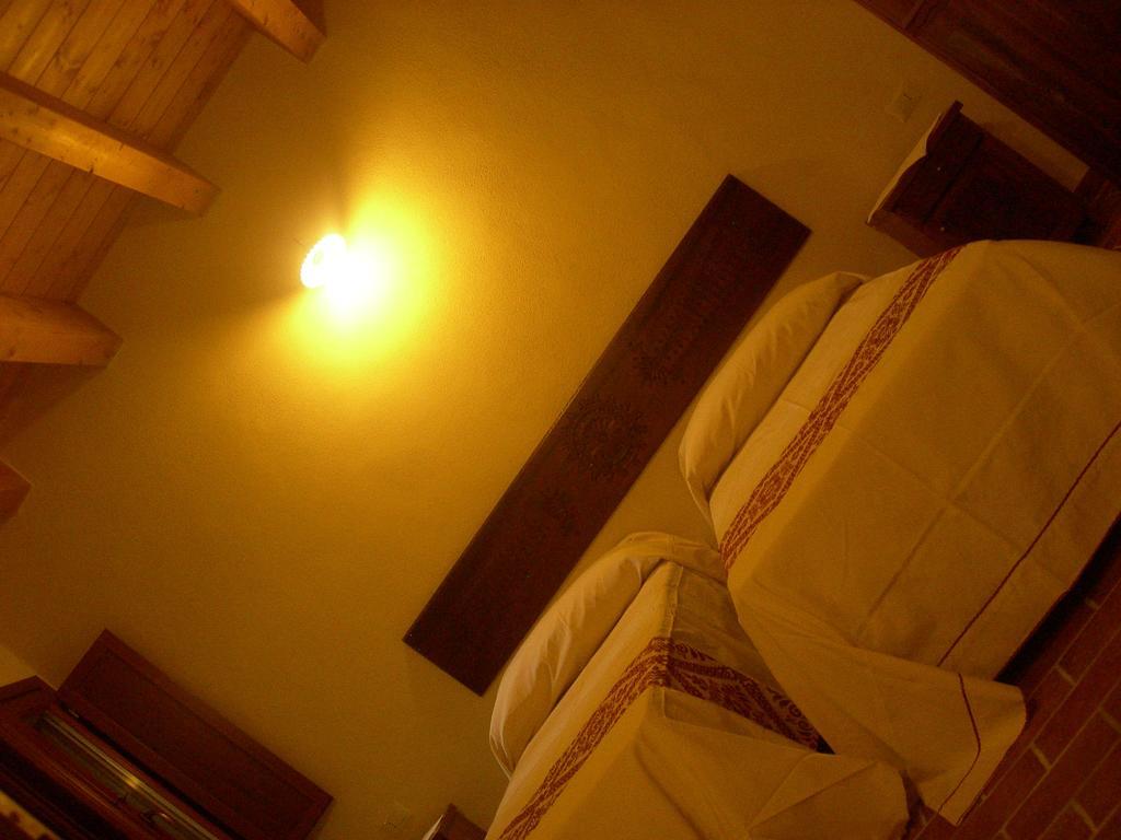 Agriturismo Battaglia Villamassargia Ruang foto