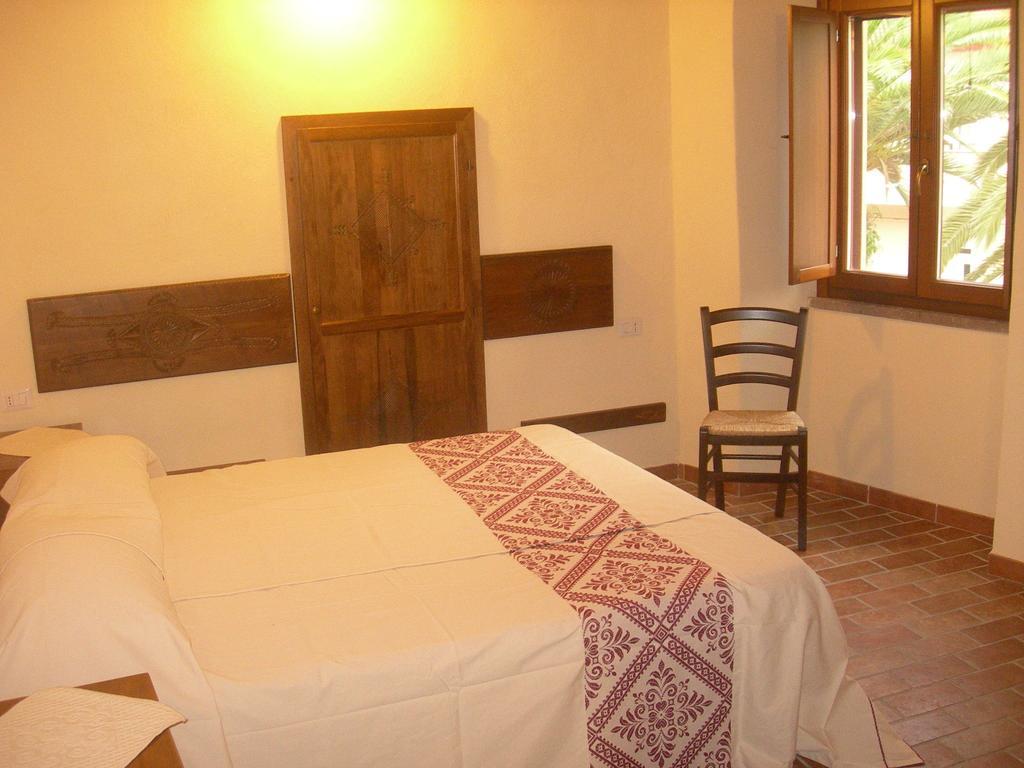 Agriturismo Battaglia Villamassargia Ruang foto